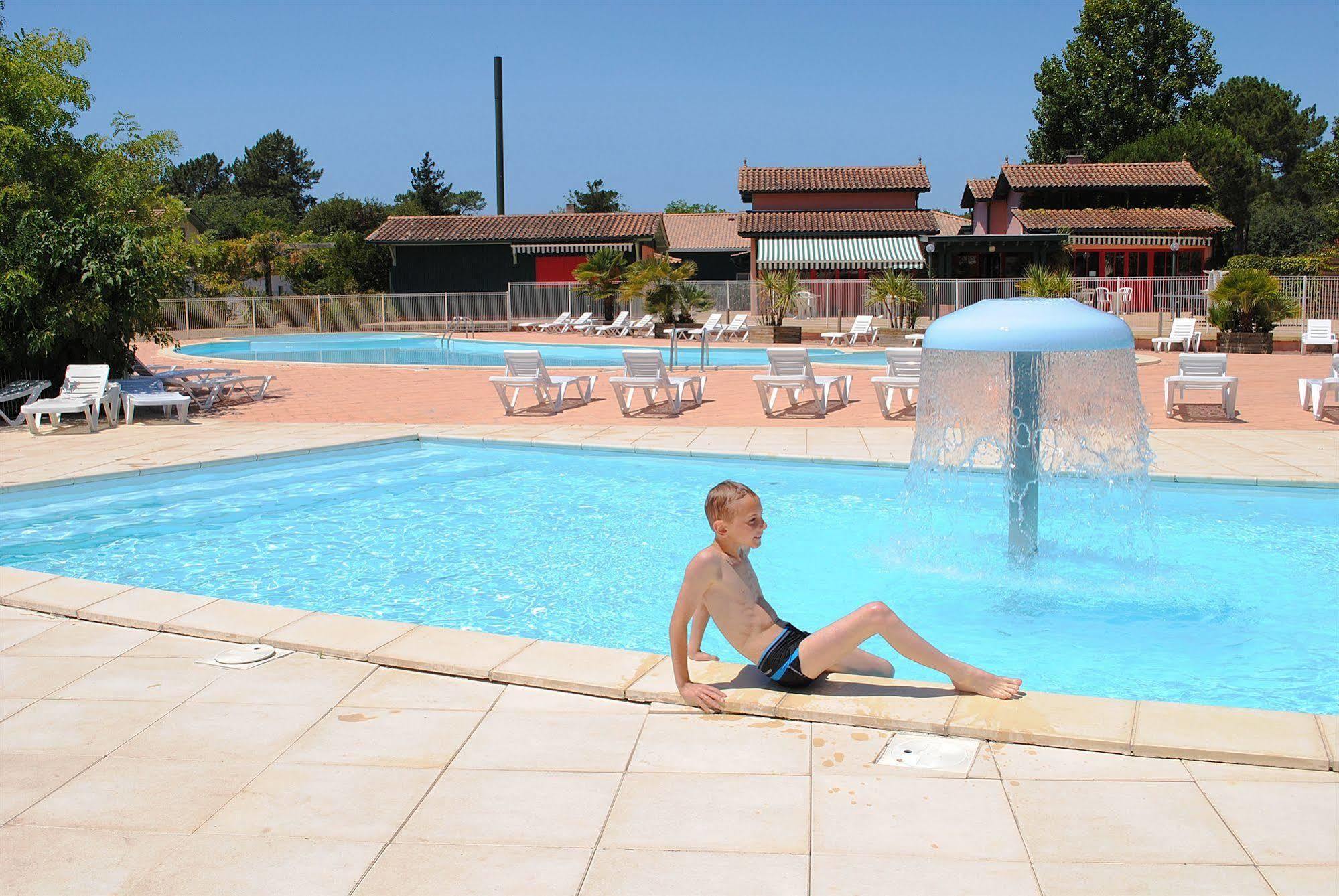 Residence Nemea Les Rives De Saint Brice Ares Exterior foto